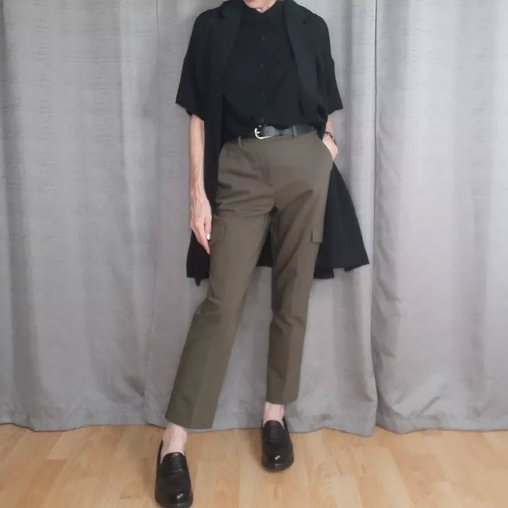 Women's Cargo Cropped Pants.